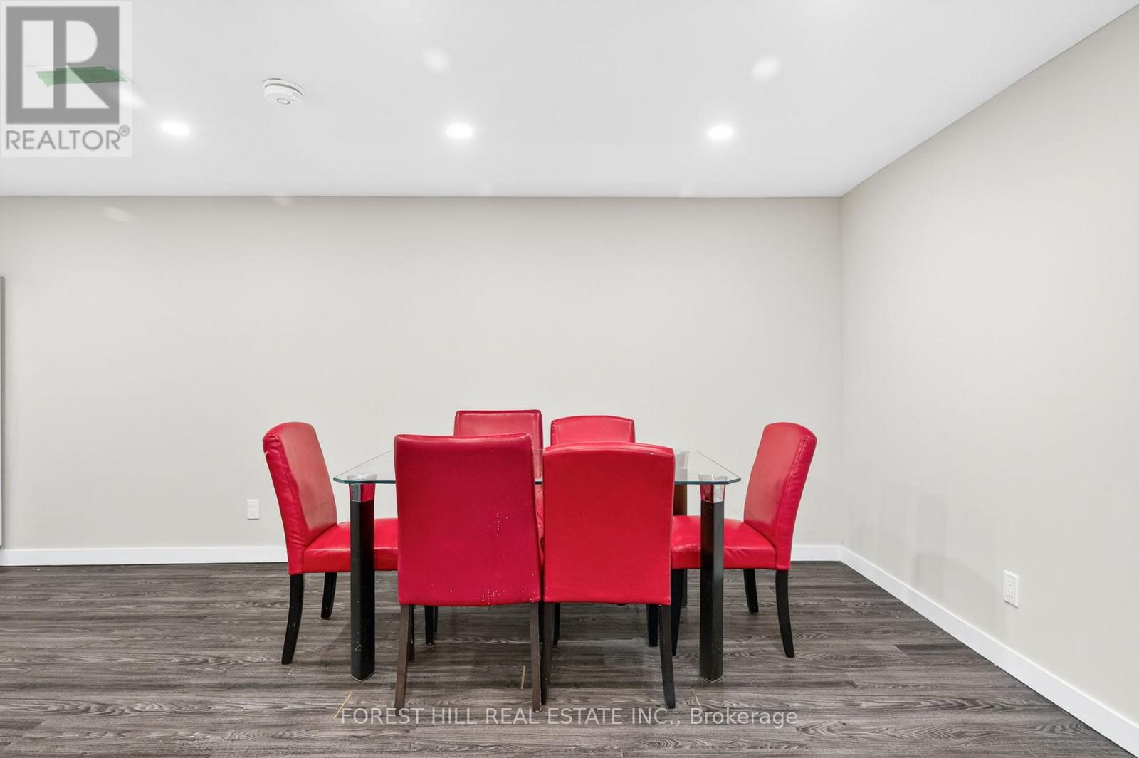 Photo 24 of 104 Armitage Drive, Newmarket ON