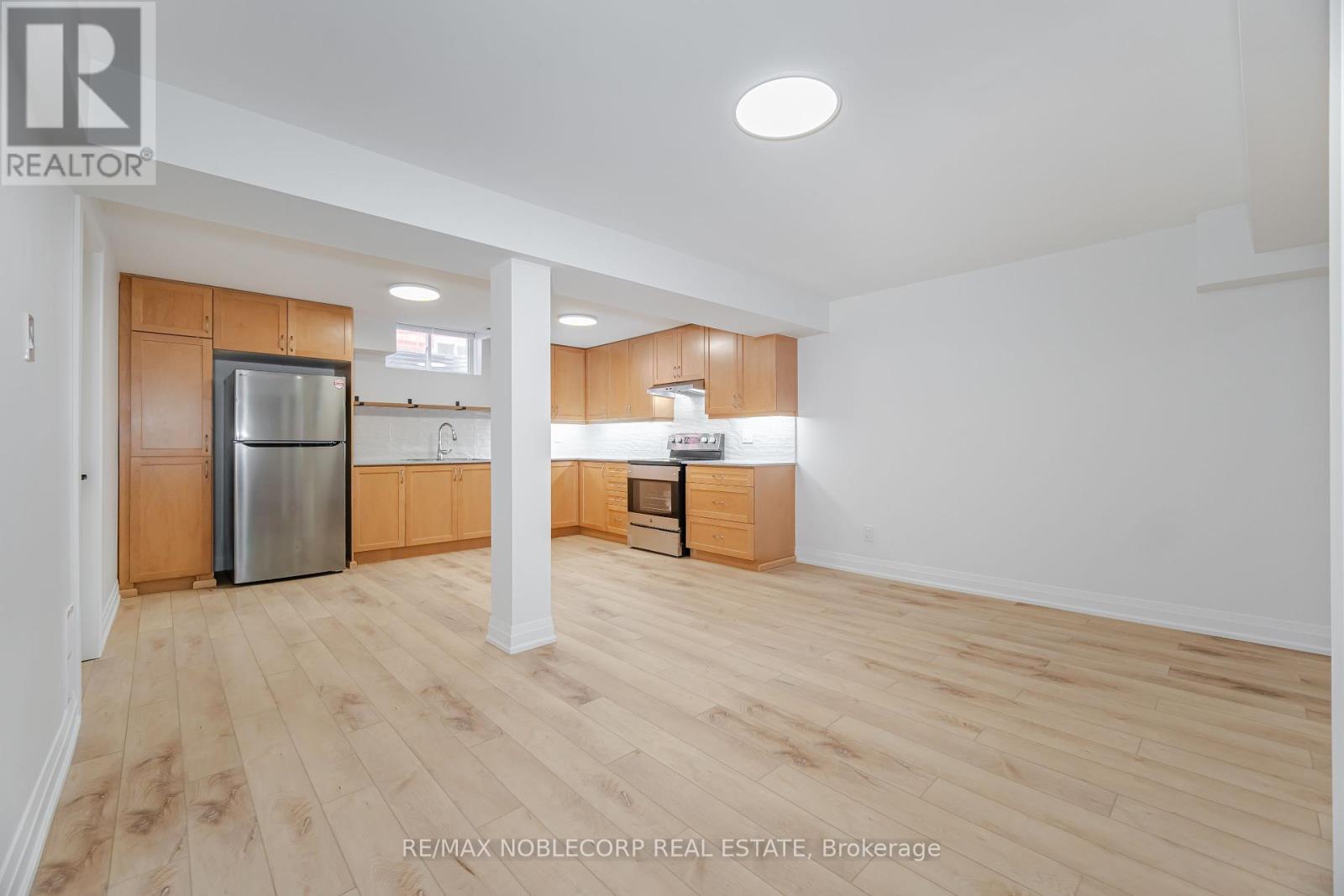 Photo 20 of Lower 131 Dunstan Crescent, Vaughan ON