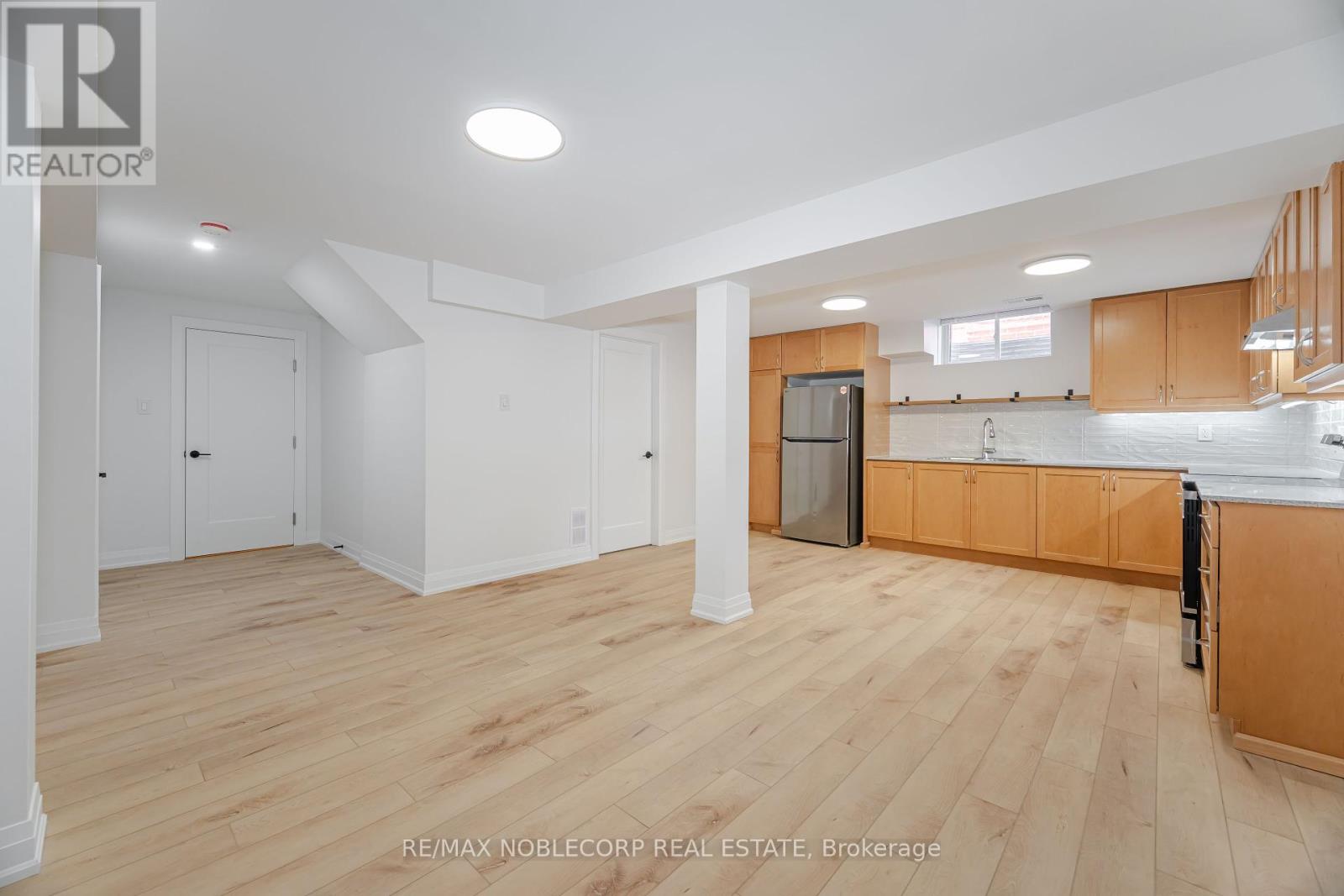 Photo 3 of Lower 131 Dunstan Crescent, Vaughan ON