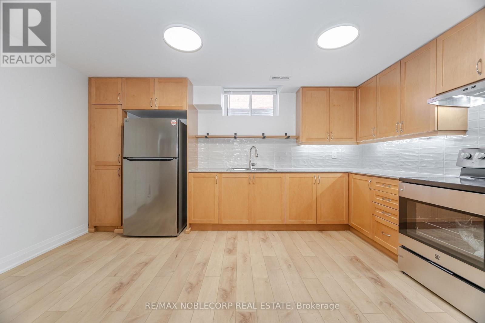 Photo 17 of Lower 131 Dunstan Crescent, Vaughan ON