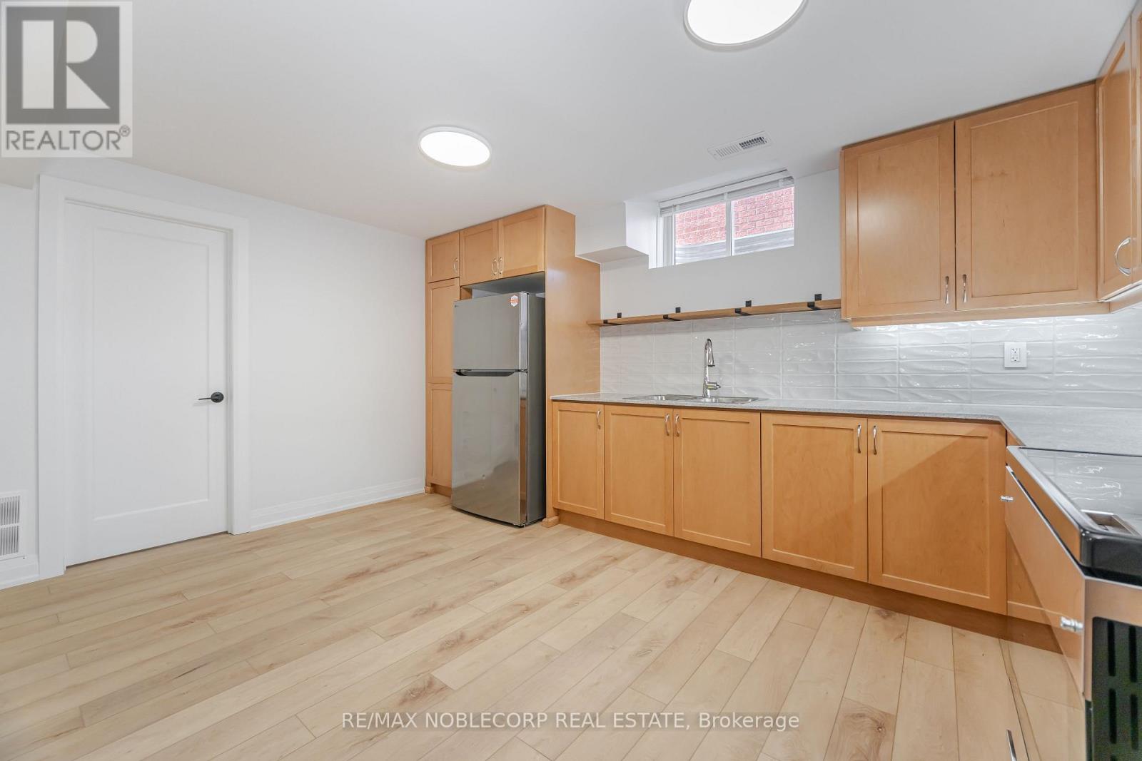 Photo 11 of Lower 131 Dunstan Crescent, Vaughan ON
