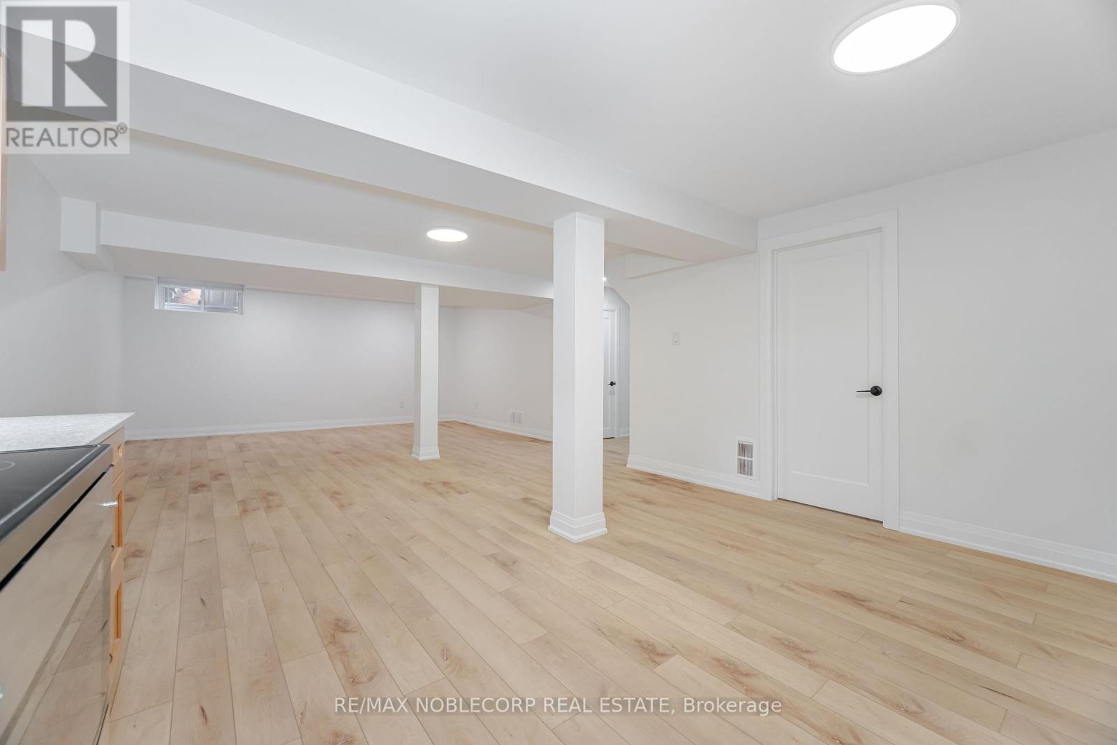 Photo 5 of Lower 131 Dunstan Crescent, Vaughan ON