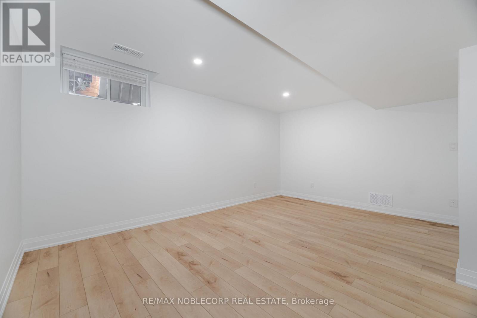 Photo 6 of Lower 131 Dunstan Crescent, Vaughan ON