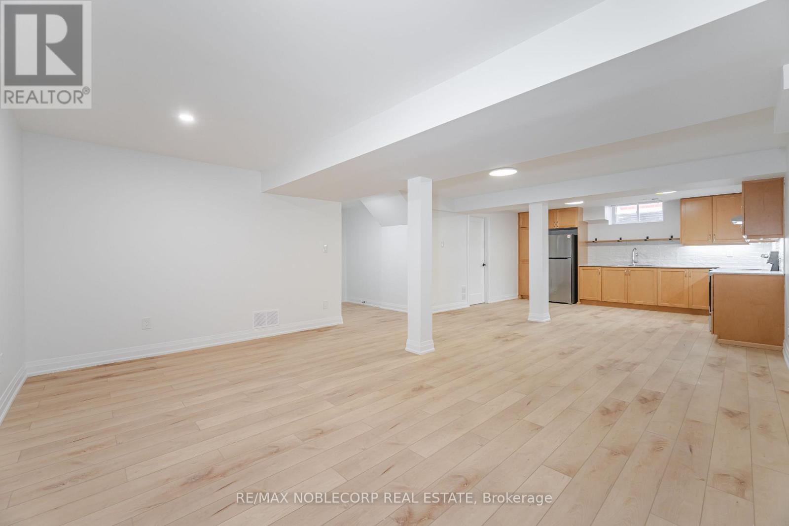 Photo 8 of Lower 131 Dunstan Crescent, Vaughan ON