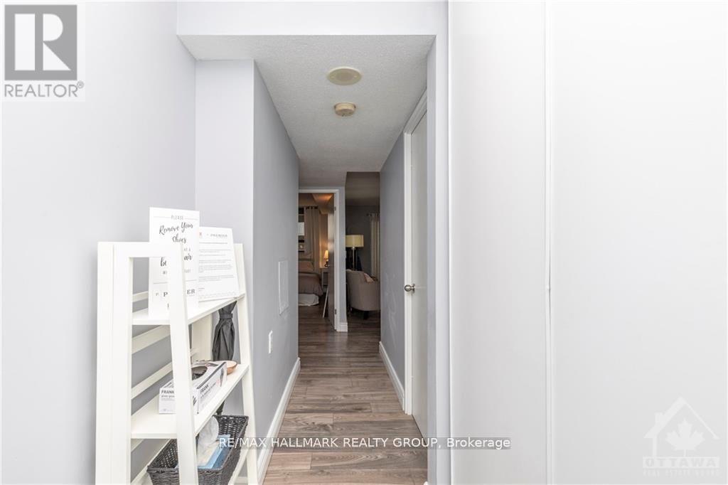 Photo 3 of 205 475 Laurier Street W, Ottawa ON