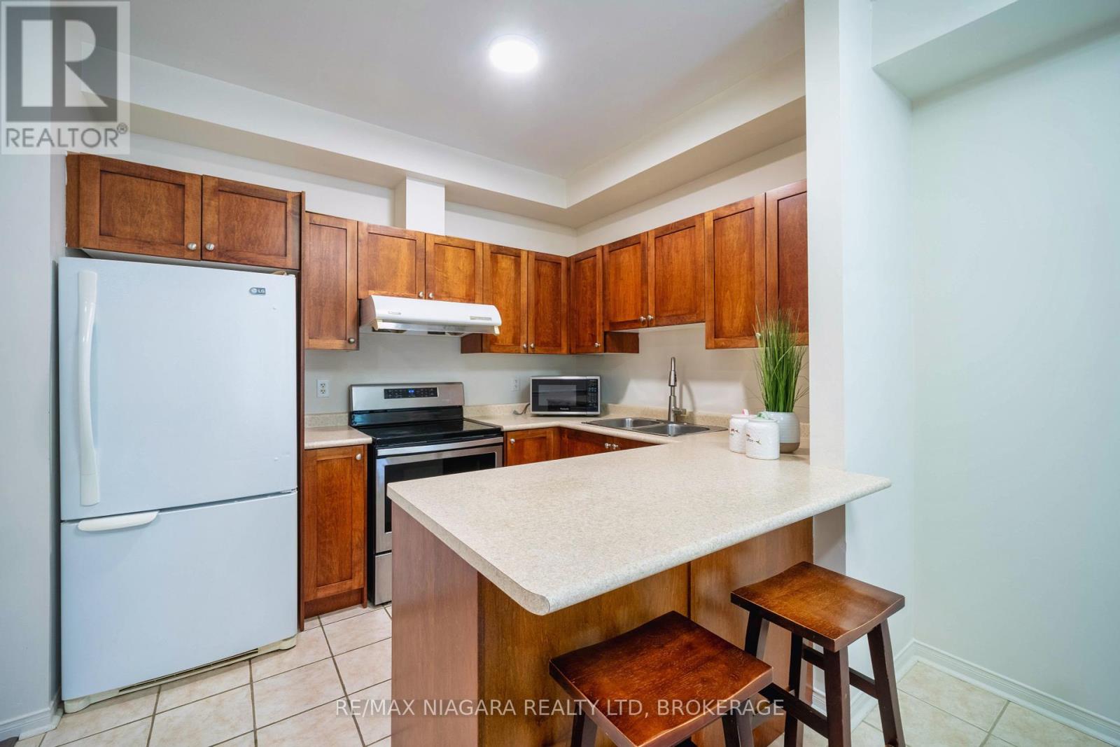 Photo 5 of 56 1130 Cawthra Road, Mississauga ON