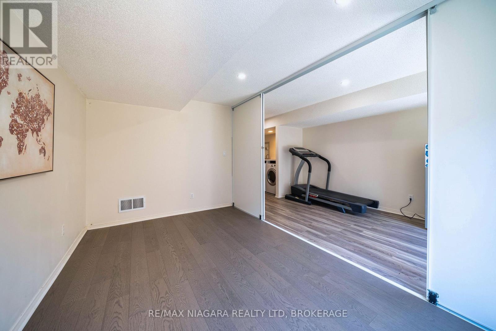 Photo 16 of 56 1130 Cawthra Road, Mississauga ON