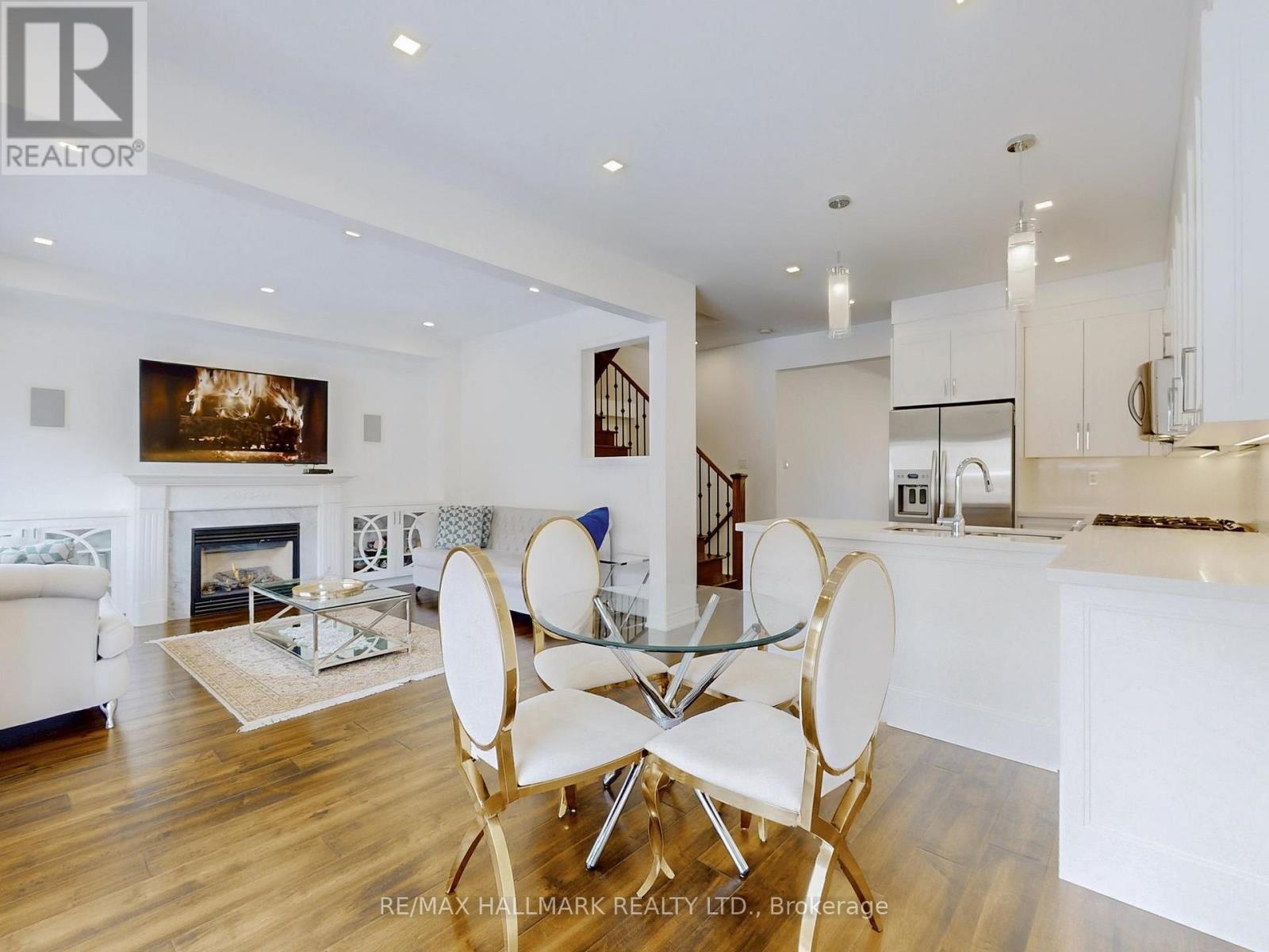 Photo 10 of 18 Yarden Drive, Vaughan ON