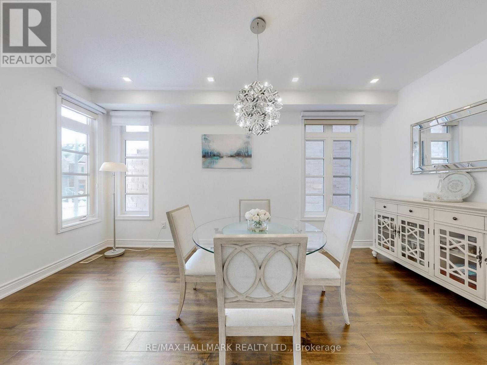 Photo 4 of 18 Yarden Drive, Vaughan ON