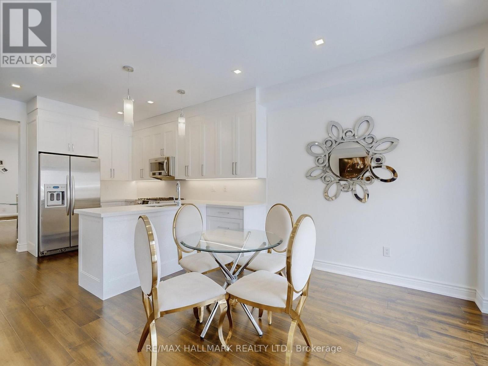 Photo 7 of 18 Yarden Drive, Vaughan ON