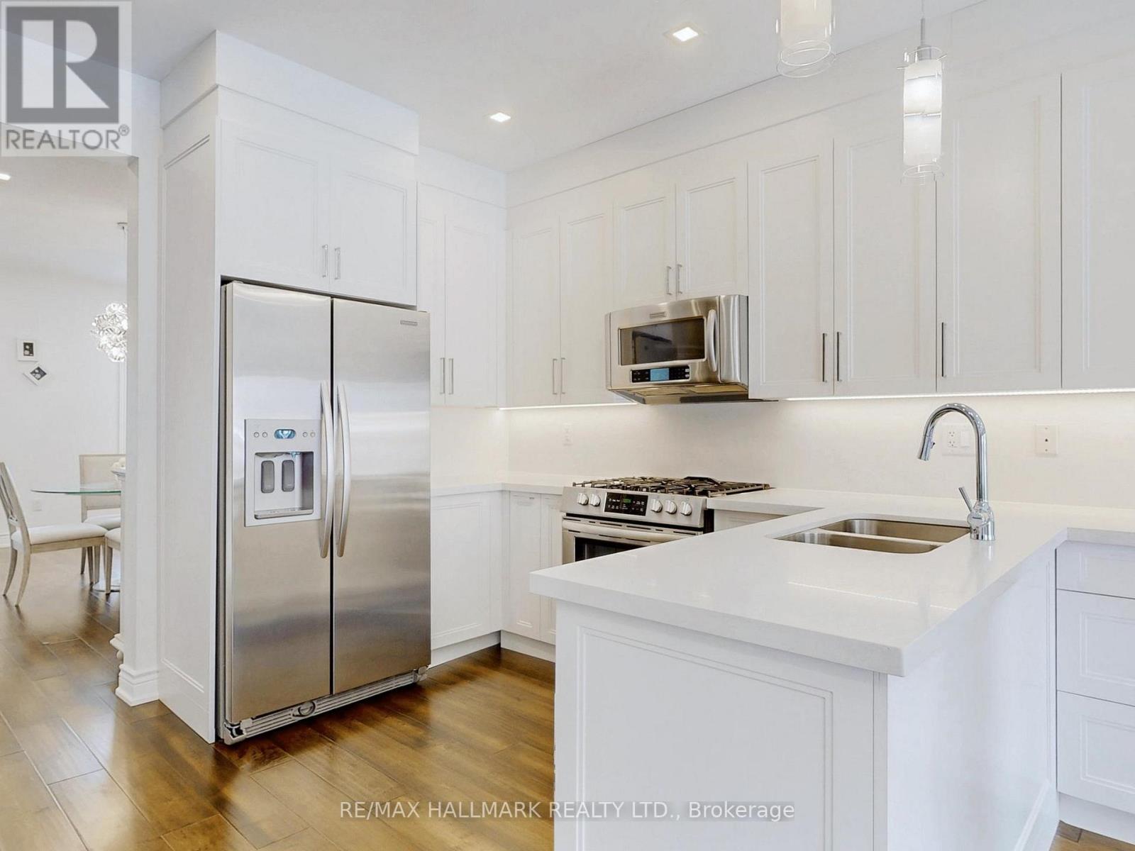 Photo 3 of 18 Yarden Drive, Vaughan ON