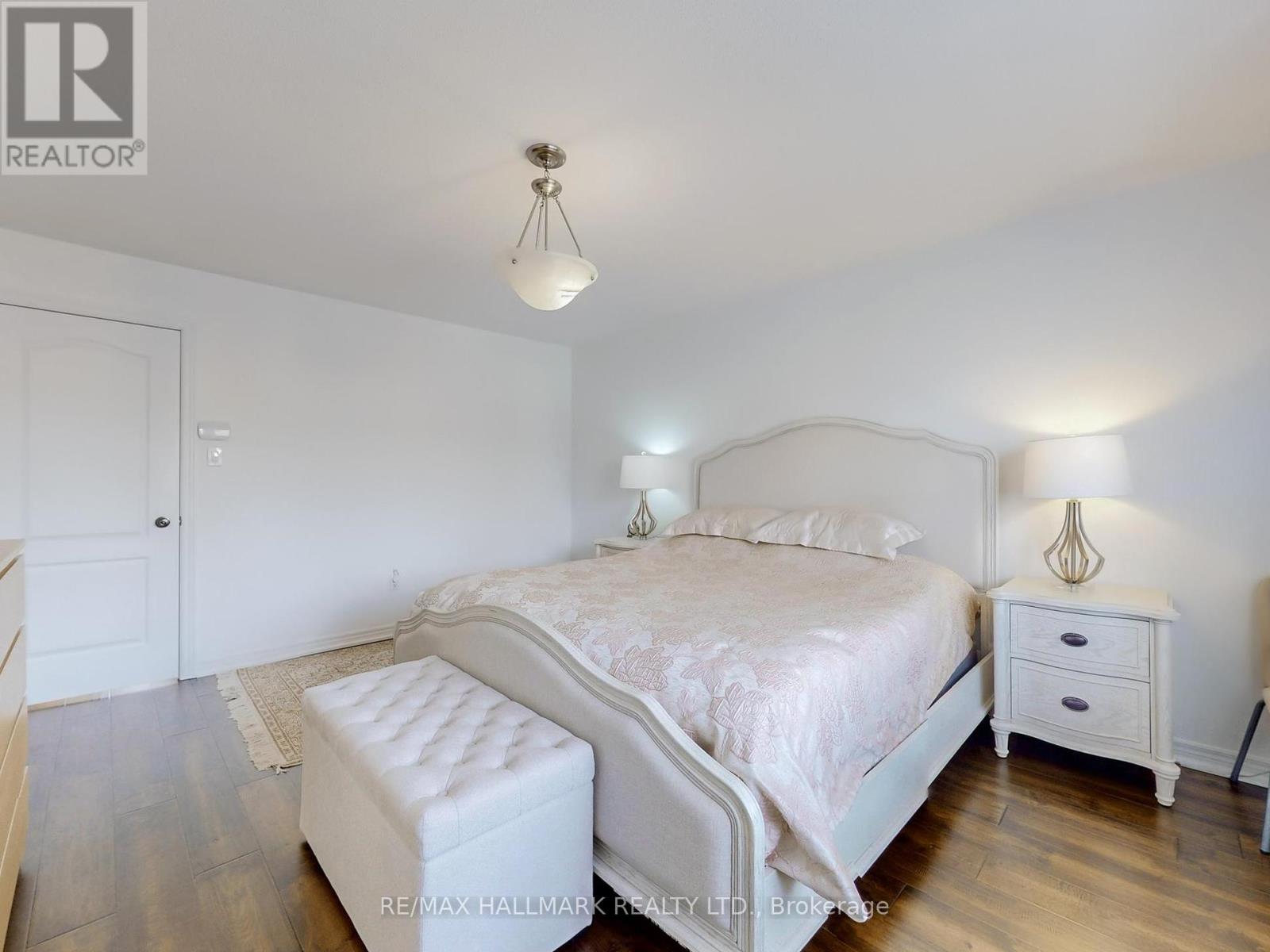 Photo 9 of 18 Yarden Drive, Vaughan ON