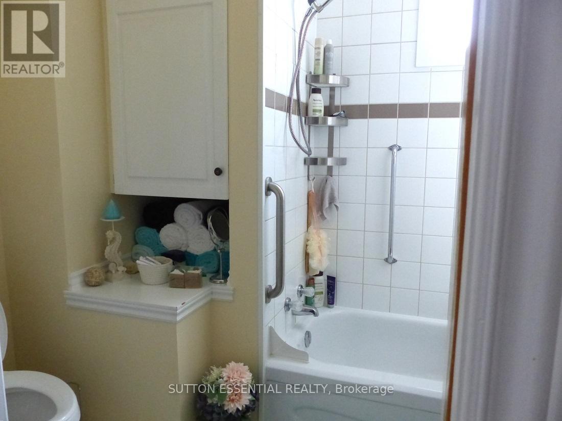 Photo 19 of 71 Russell Street E, Smiths Falls ON