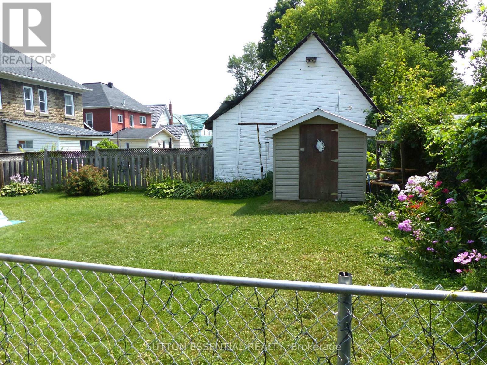 Photo 30 of 71 Russell Street E, Smiths Falls ON