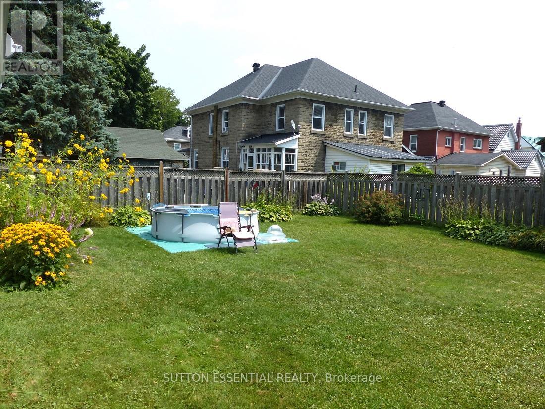 Photo 21 of 71 Russell Street E, Smiths Falls ON