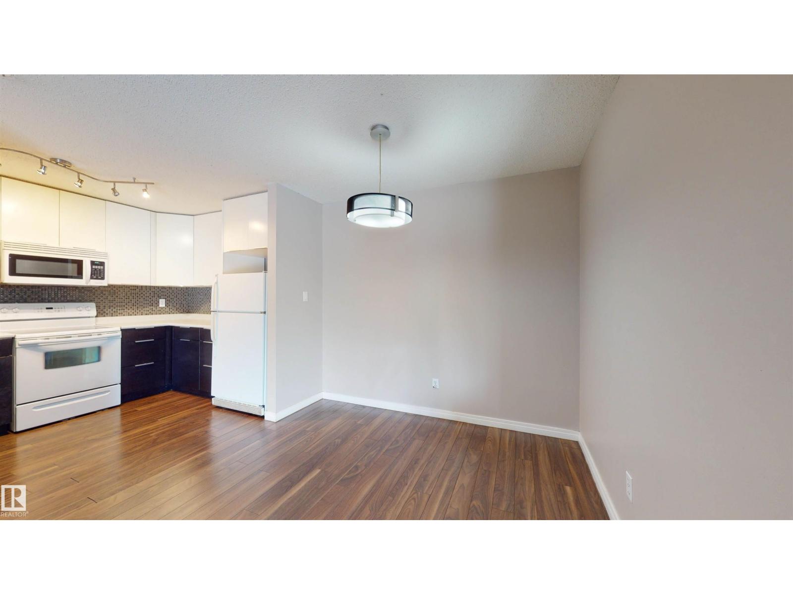 Photo 11 of 316 9010 106 Av Nw Nw, Edmonton AB