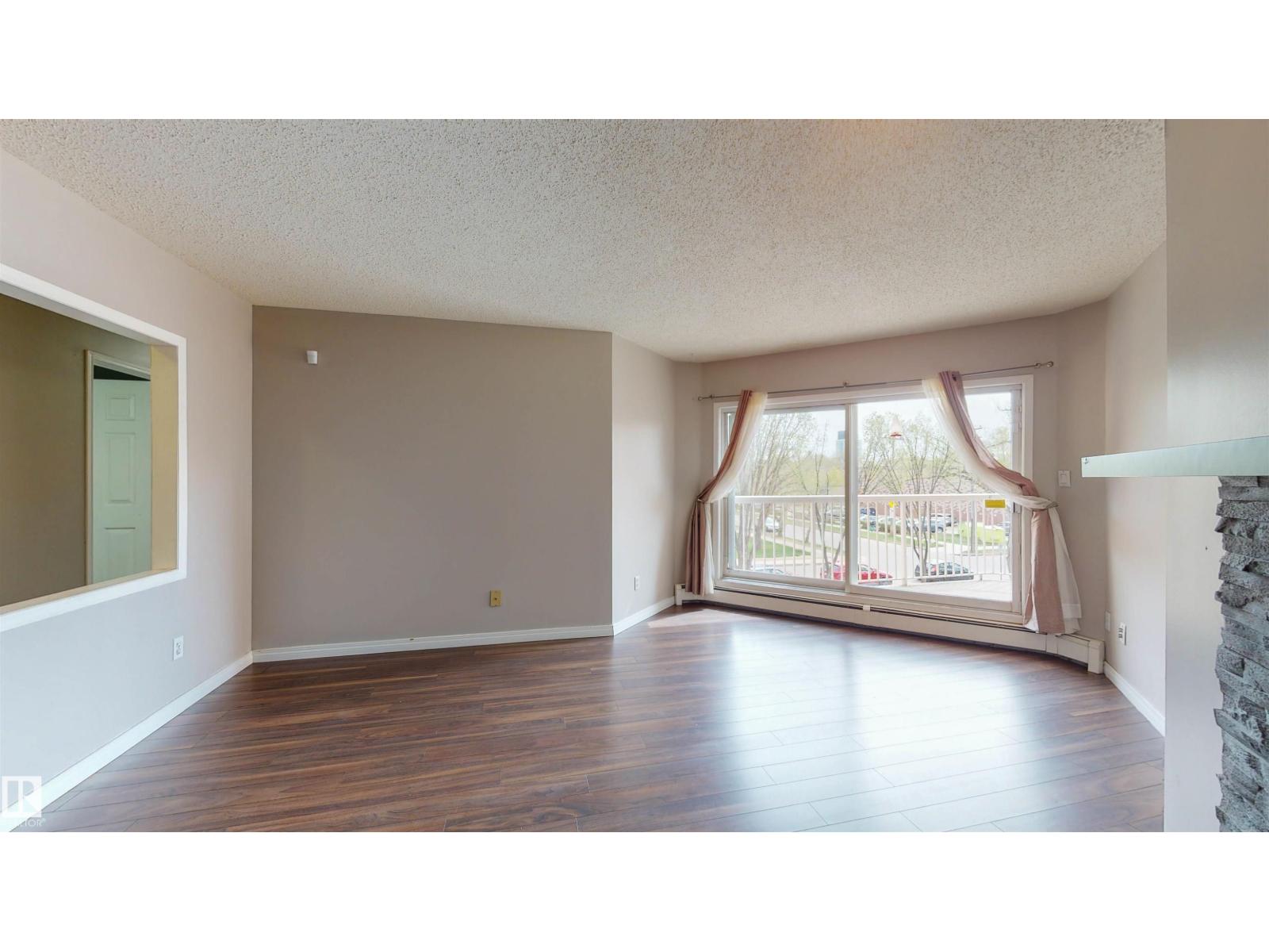 Photo 5 of 316 9010 106 Av Nw Nw, Edmonton AB