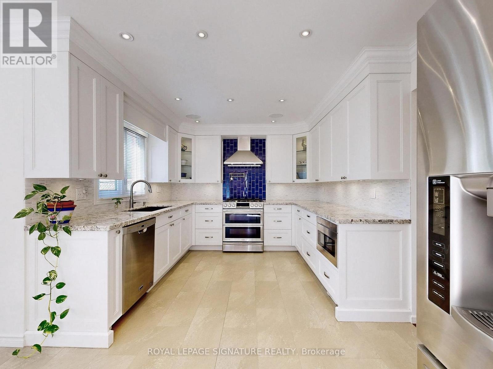 Photo 10 of 48 Millcroft Way, Vaughan ON
