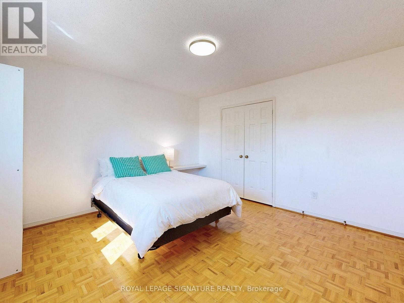 Photo 15 of 48 Millcroft Way, Vaughan ON