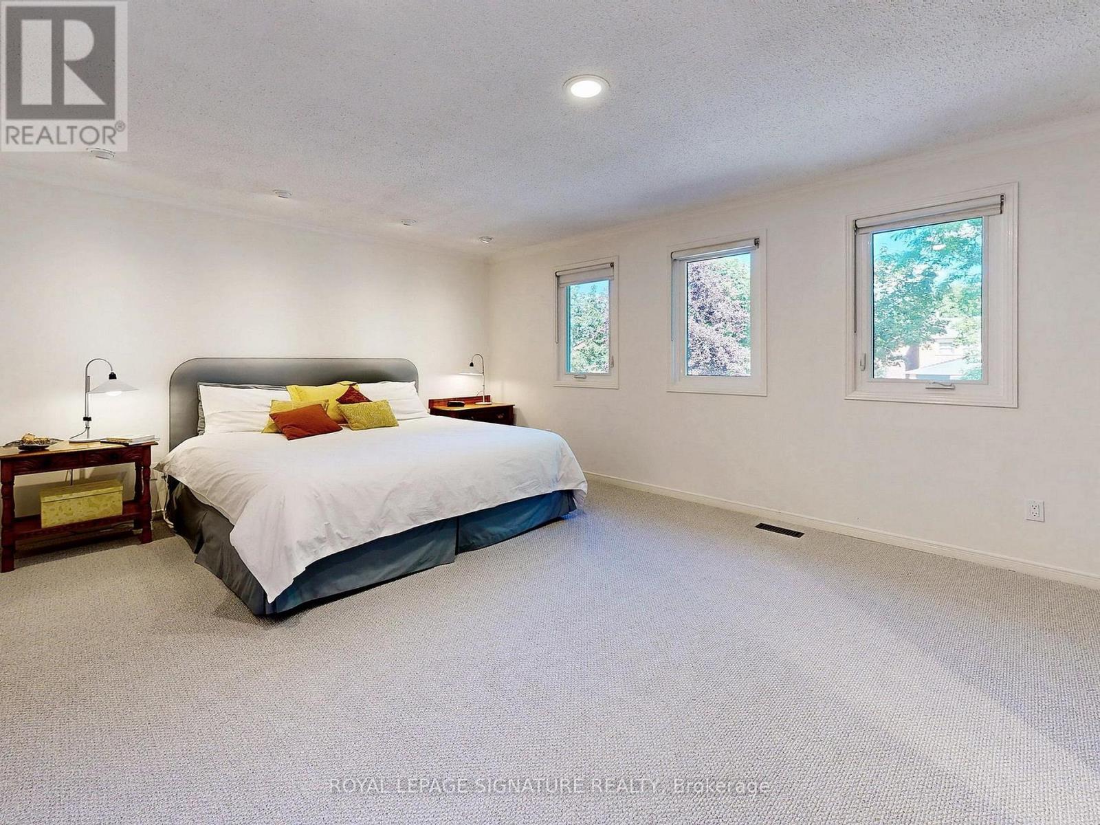 Photo 12 of 48 Millcroft Way, Vaughan ON