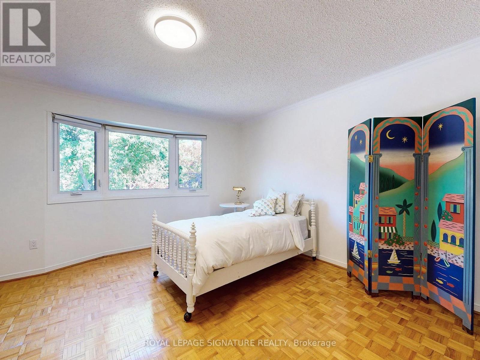 Photo 17 of 48 Millcroft Way, Vaughan ON