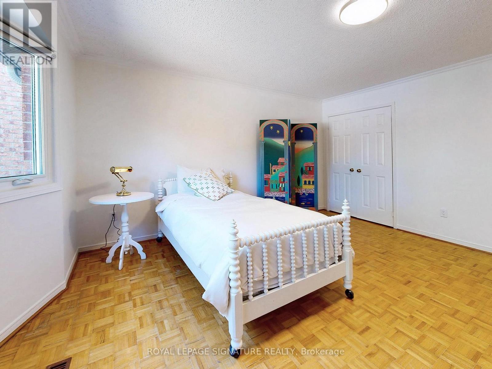 Photo 18 of 48 Millcroft Way, Vaughan ON