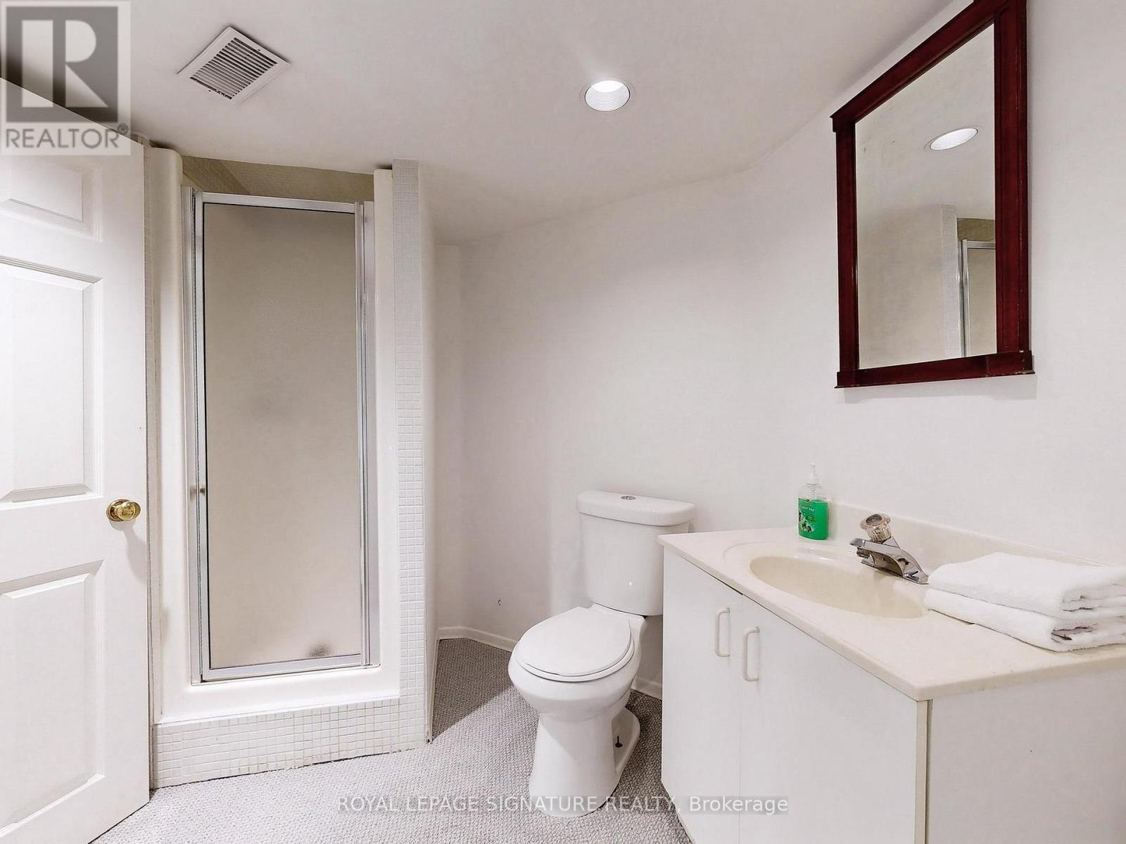 Photo 24 of 48 Millcroft Way, Vaughan ON