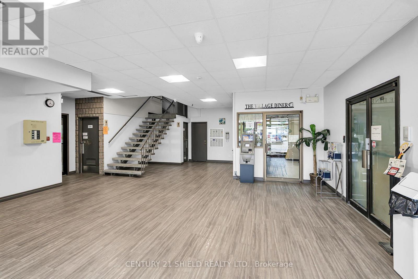 Photo 33 of 120 Tollgate Street W, Cornwall ON