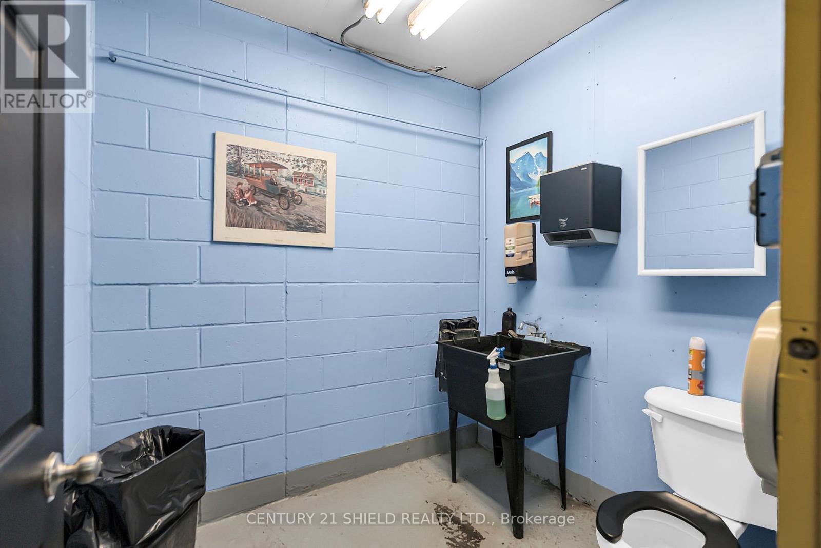 Photo 4 of 120 Tollgate Street W, Cornwall ON