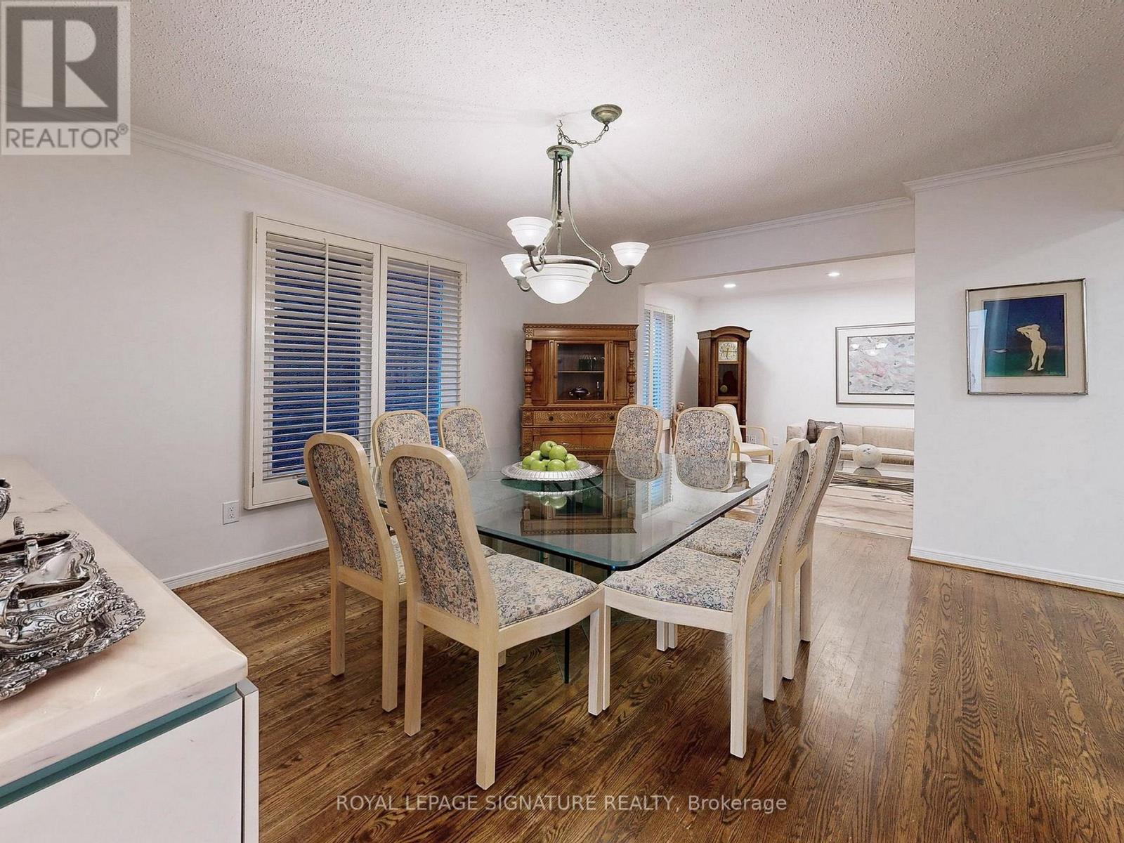 Photo 6 of 48 Millcroft Way, Vaughan ON