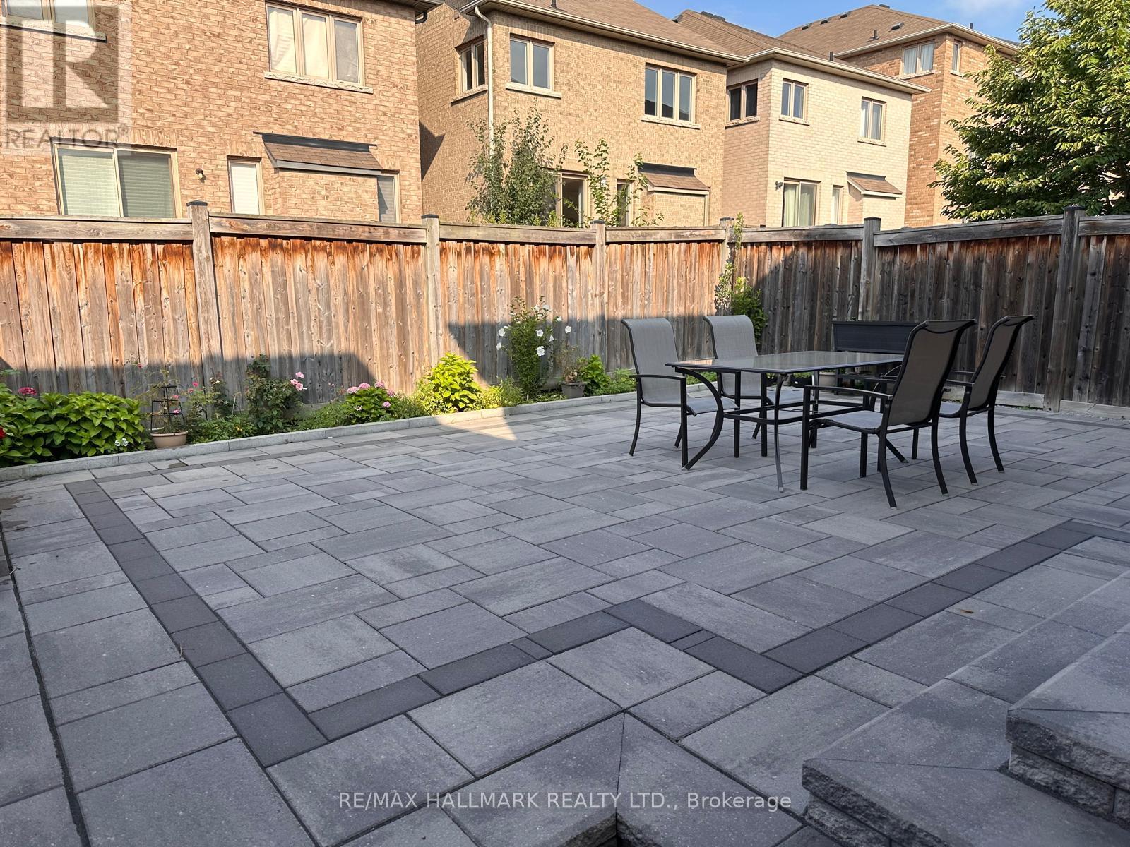 Photo 15 of 18 Yarden Drive, Vaughan ON