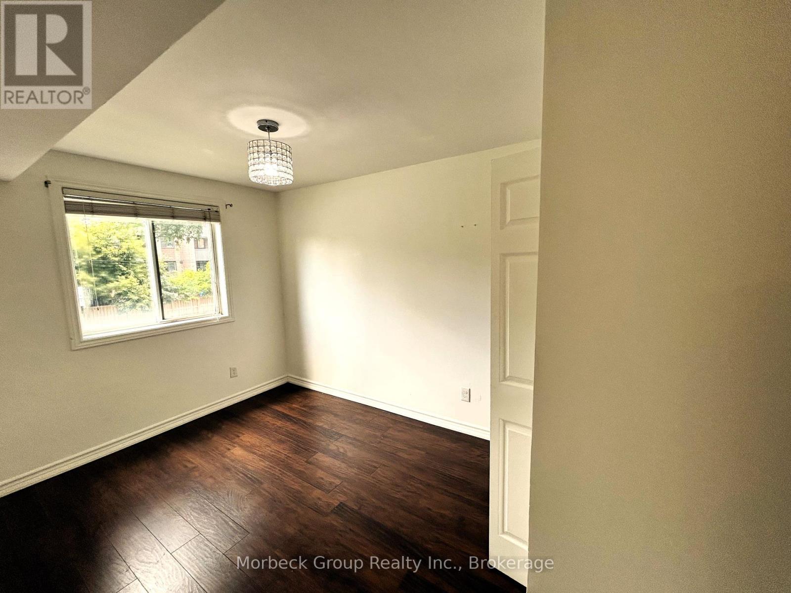 Photo 5 of 208 28 Victoria Avenue N, Hamilton ON