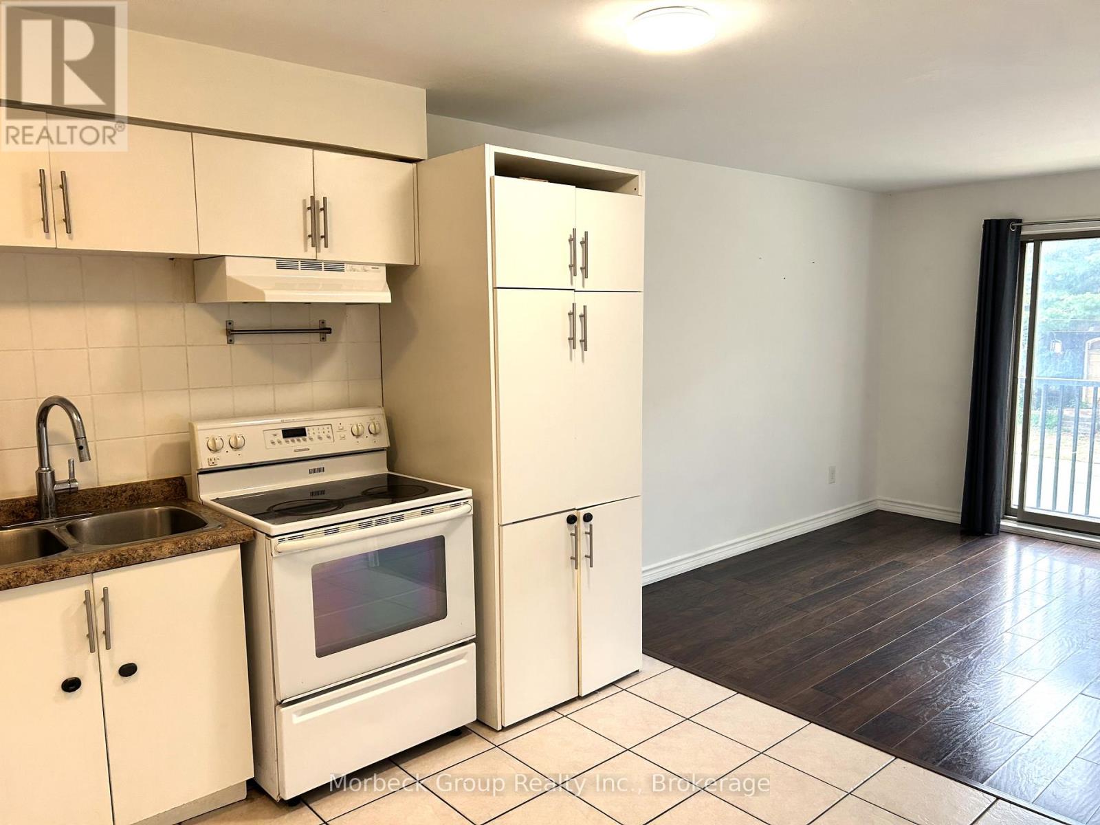Photo 2 of 208 28 Victoria Avenue N, Hamilton ON