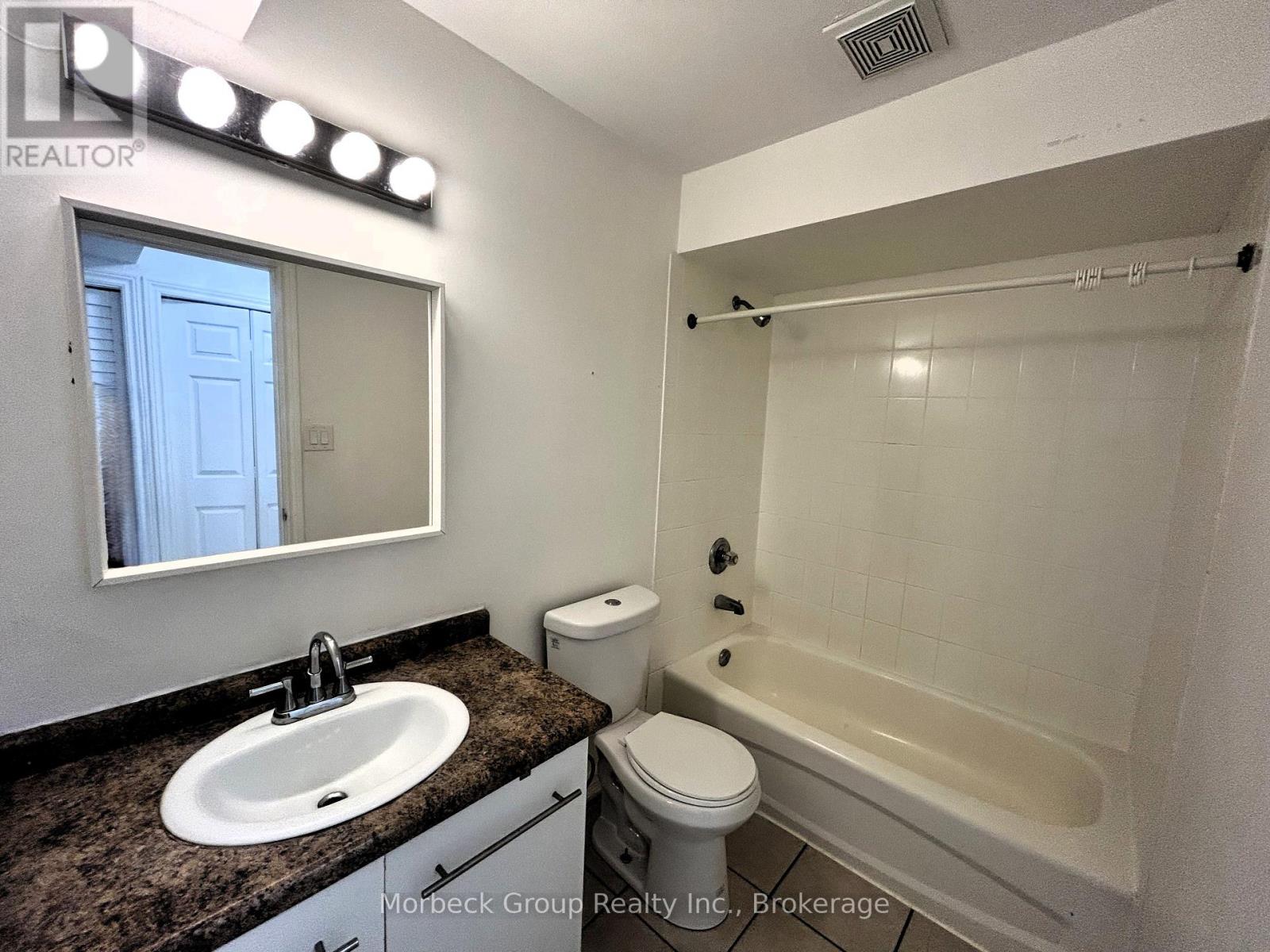 Photo 8 of 208 28 Victoria Avenue N, Hamilton ON