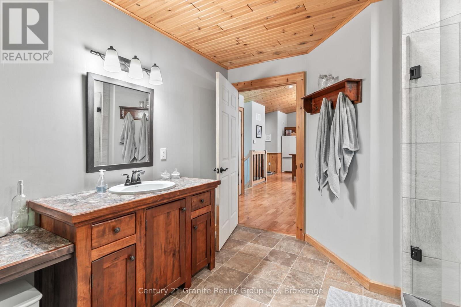 Photo 26 of 1012 Redner Road, Algonquin Highlands ON