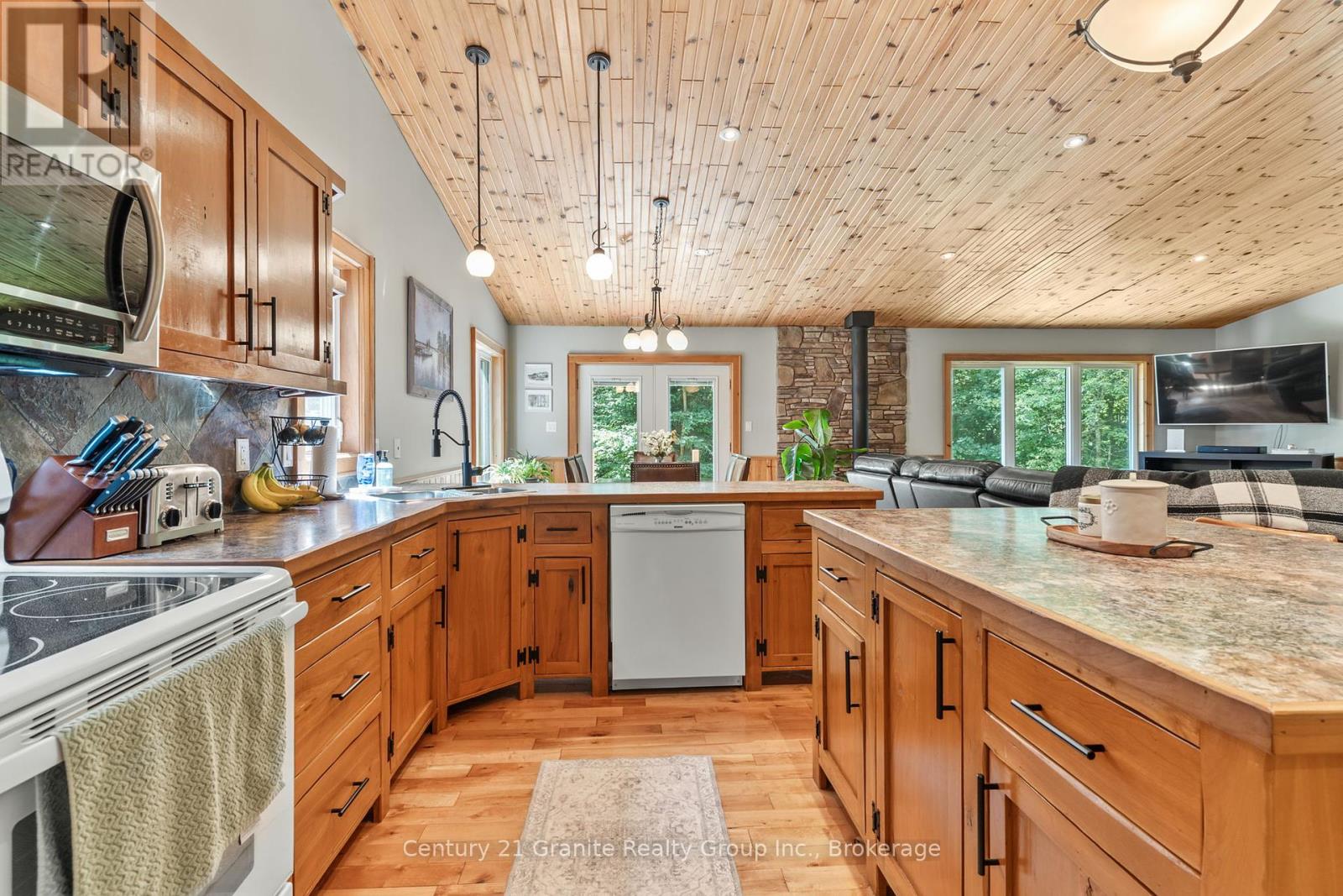 Photo 14 of 1012 Redner Road, Algonquin Highlands ON