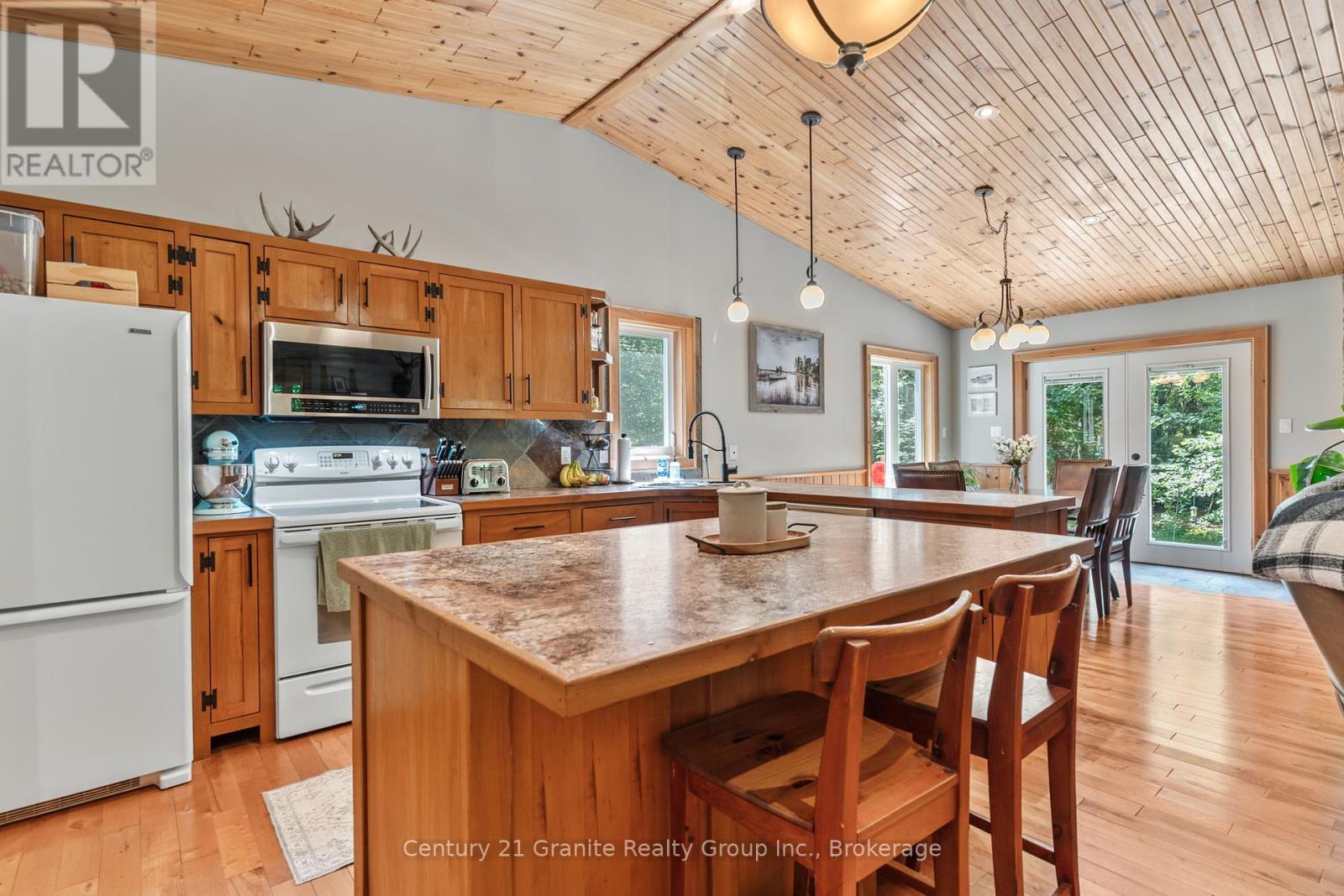 Photo 8 of 1012 Redner Road, Algonquin Highlands ON