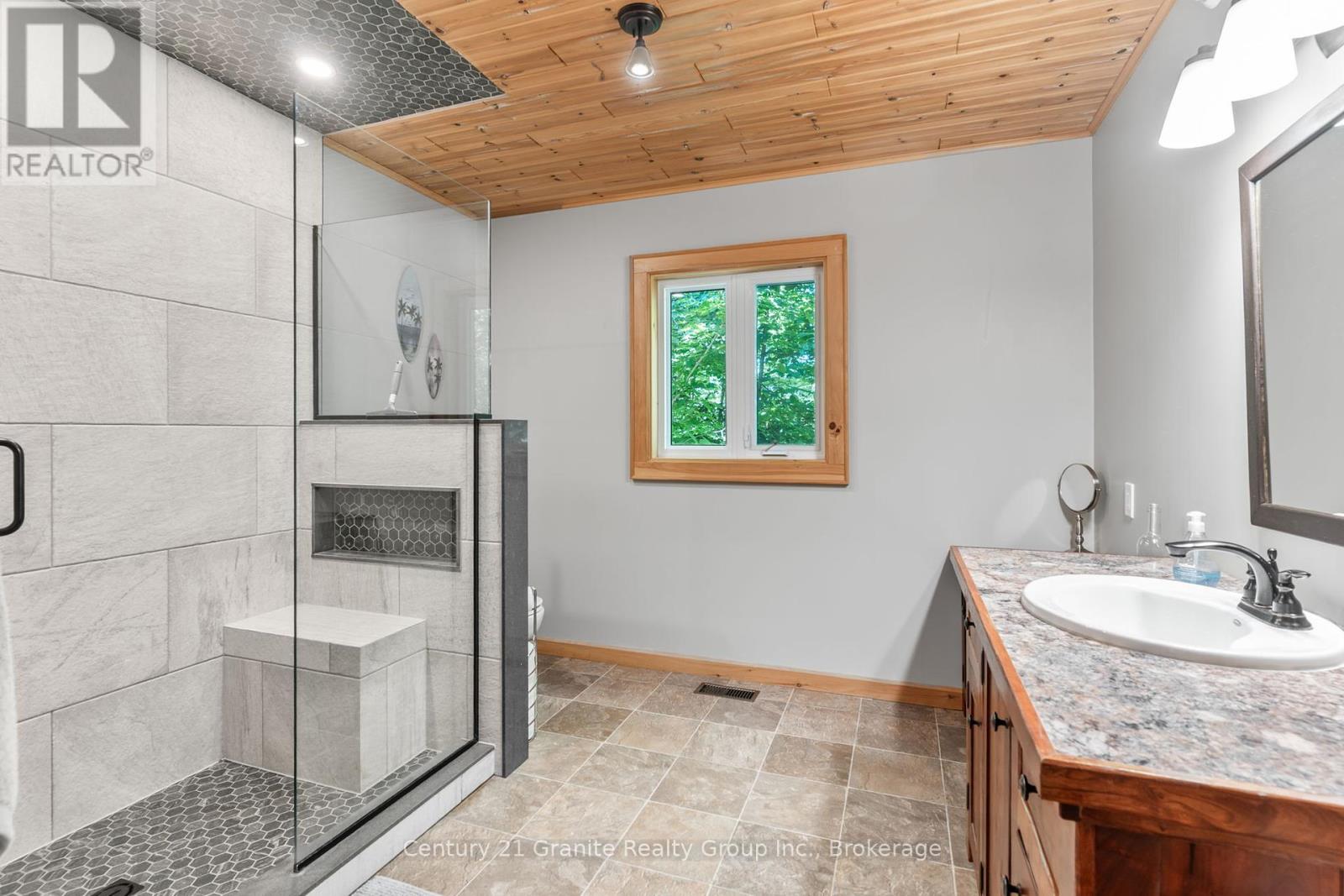 Photo 22 of 1012 Redner Road, Algonquin Highlands ON