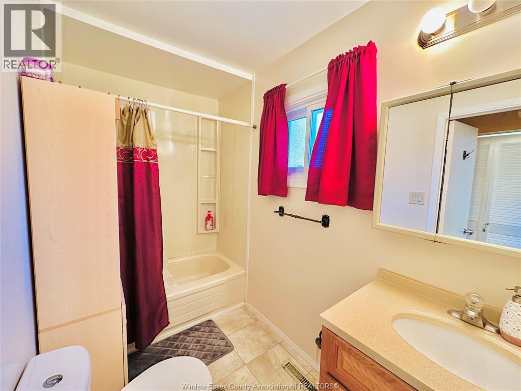 Photo 18 of 550 Allendale, Windsor ON