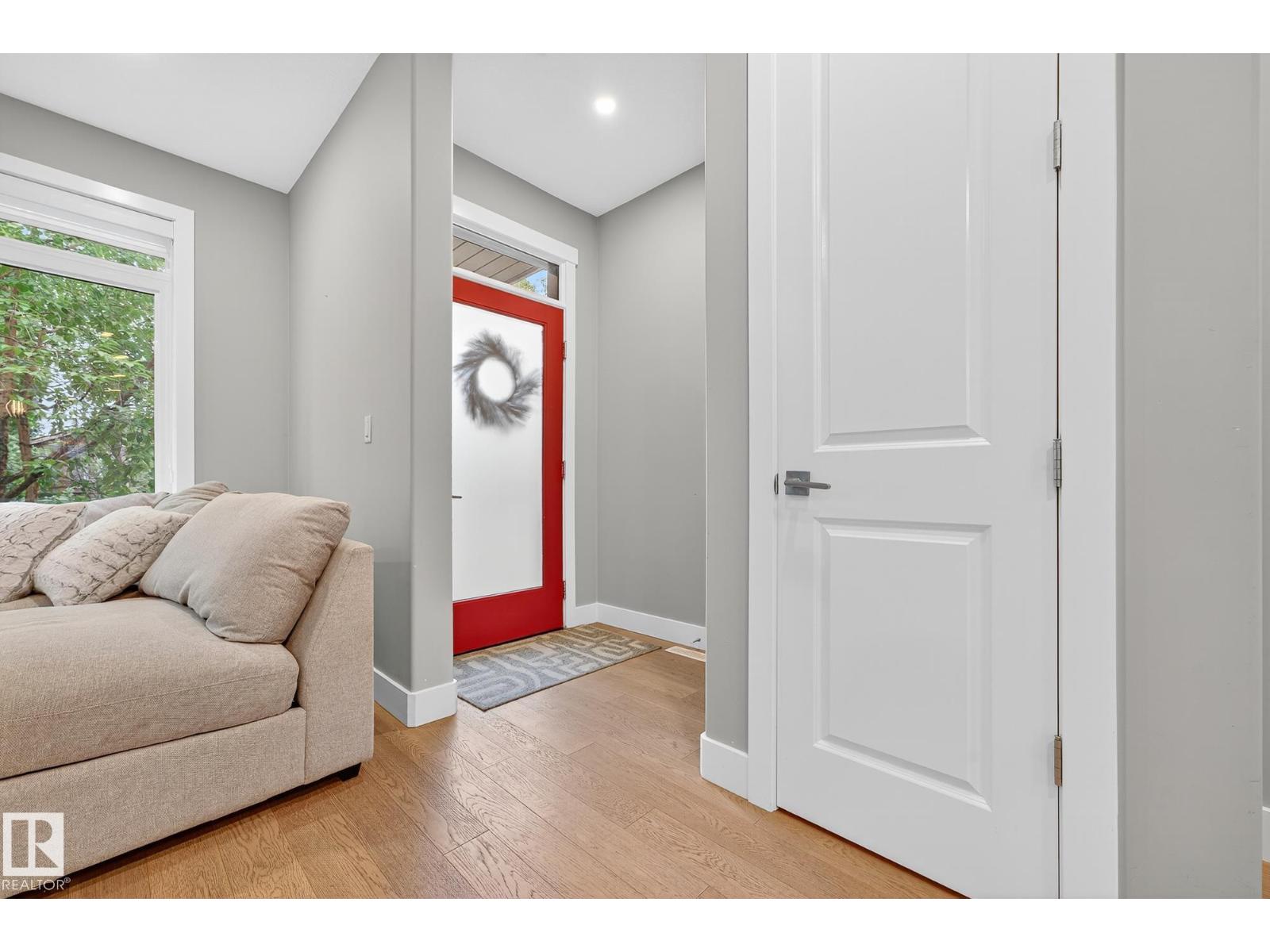 Photo 3 of 10813 123 St Nw, Edmonton AB