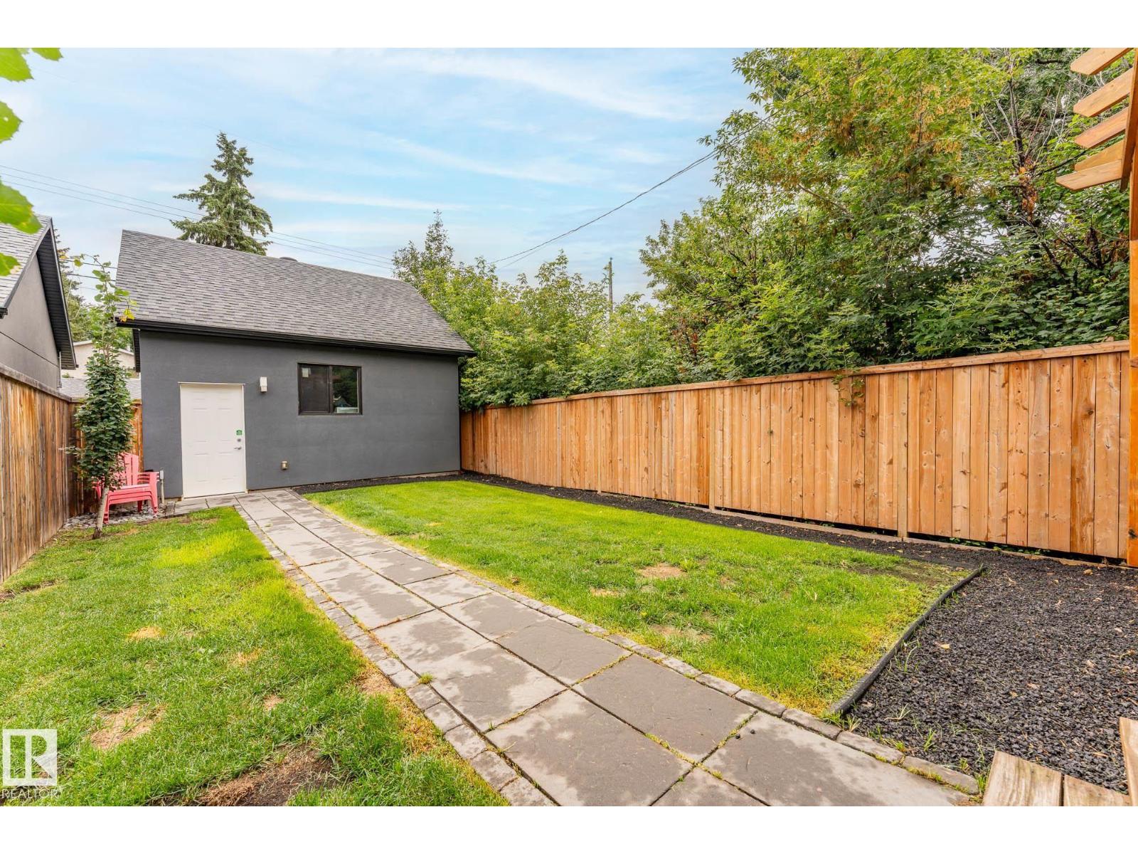Photo 22 of 10813 123 St Nw, Edmonton AB