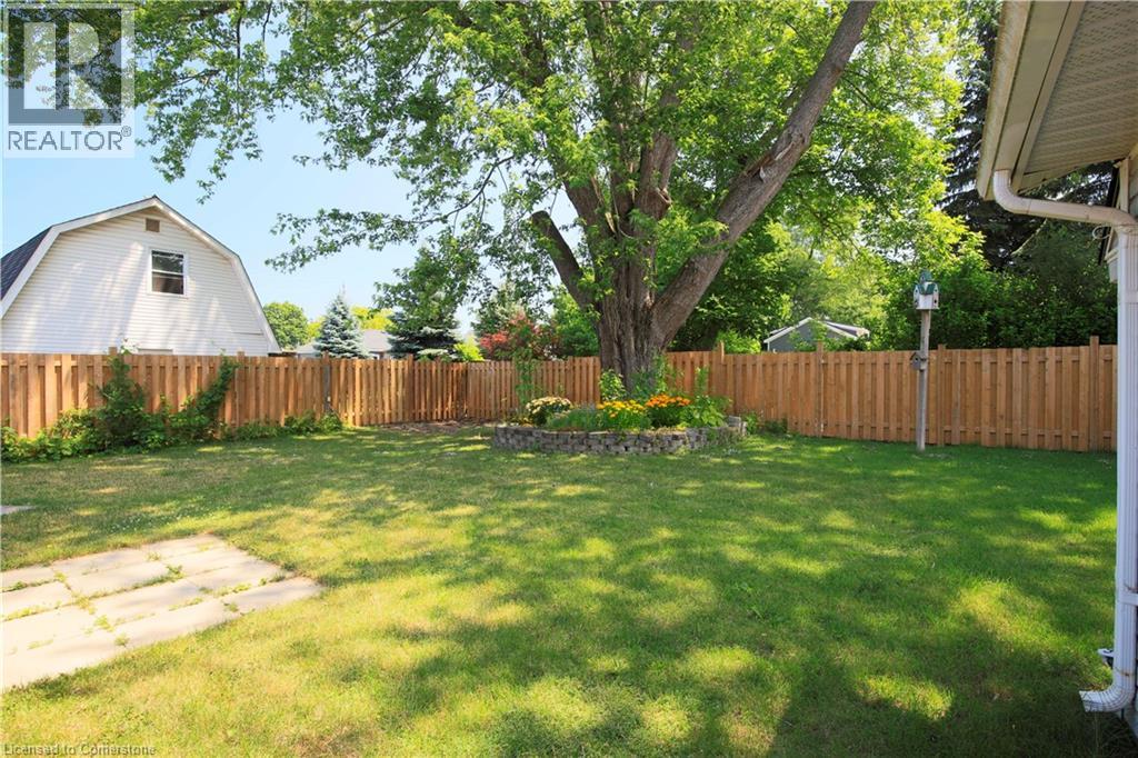 Photo 11 of 40 Kerman Avenue, Grimsby ON