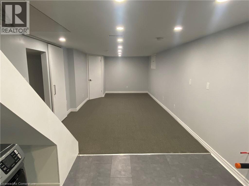 Photo 25 of 40 Kerman Avenue, Grimsby ON