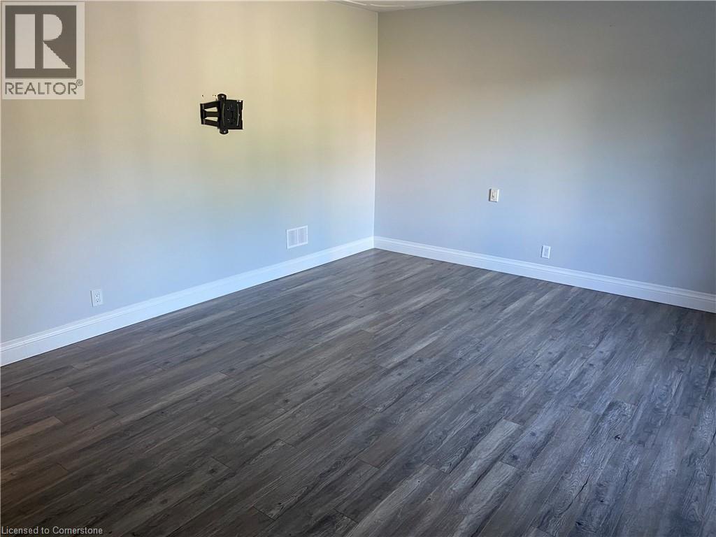 Photo 20 of 40 Kerman Avenue, Grimsby ON