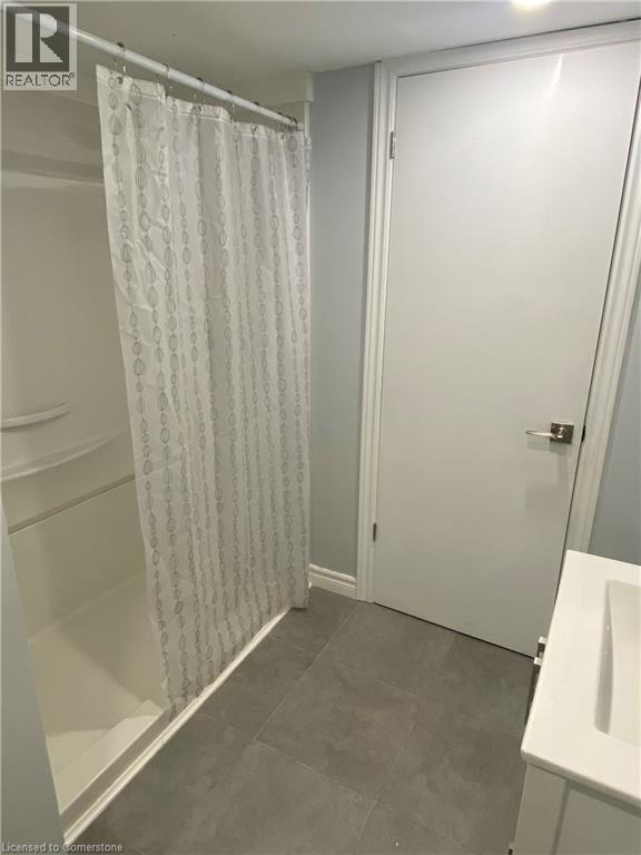 Photo 17 of 40 Kerman Avenue, Grimsby ON