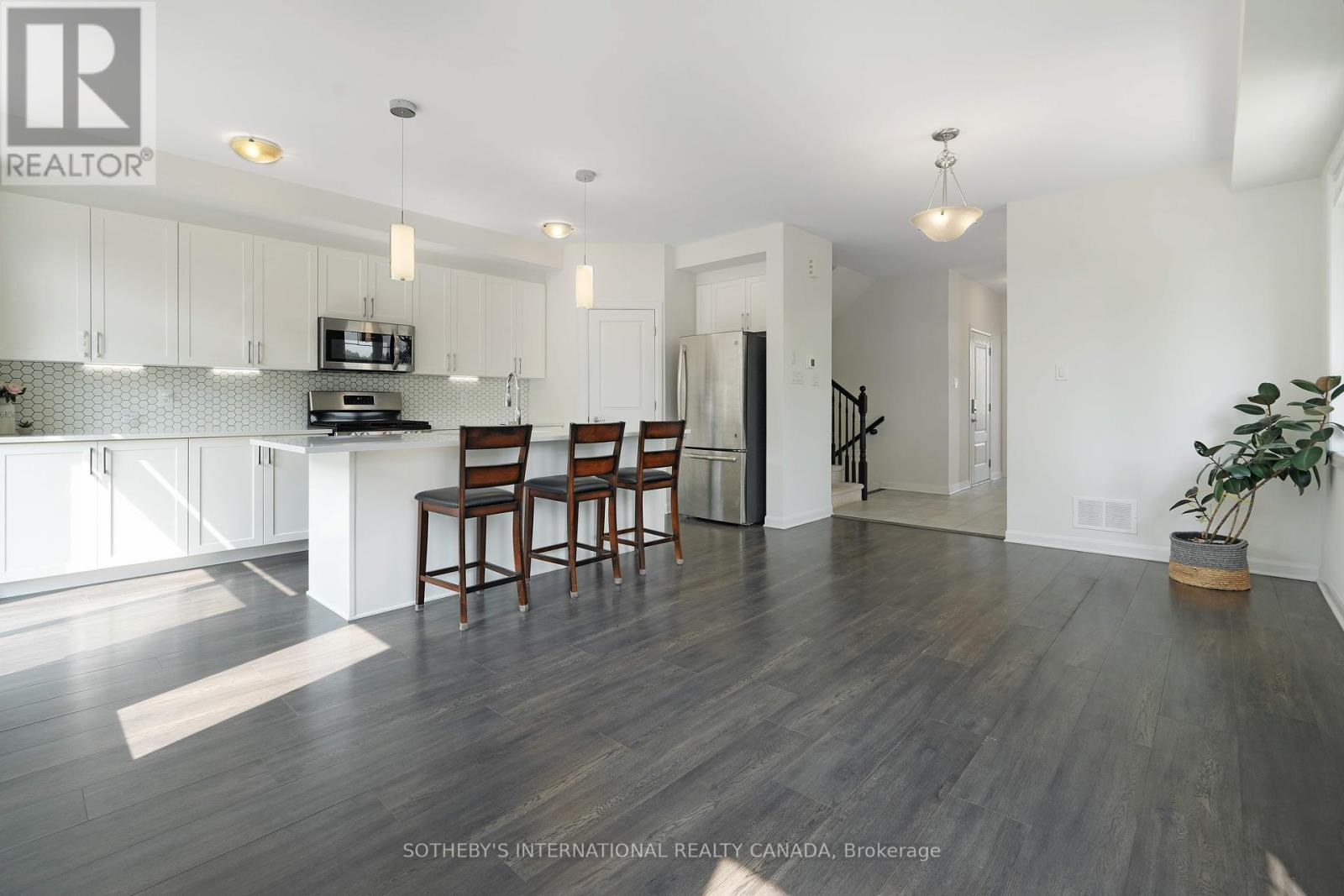 Photo 10 of 930 Serrano Street, Ottawa ON