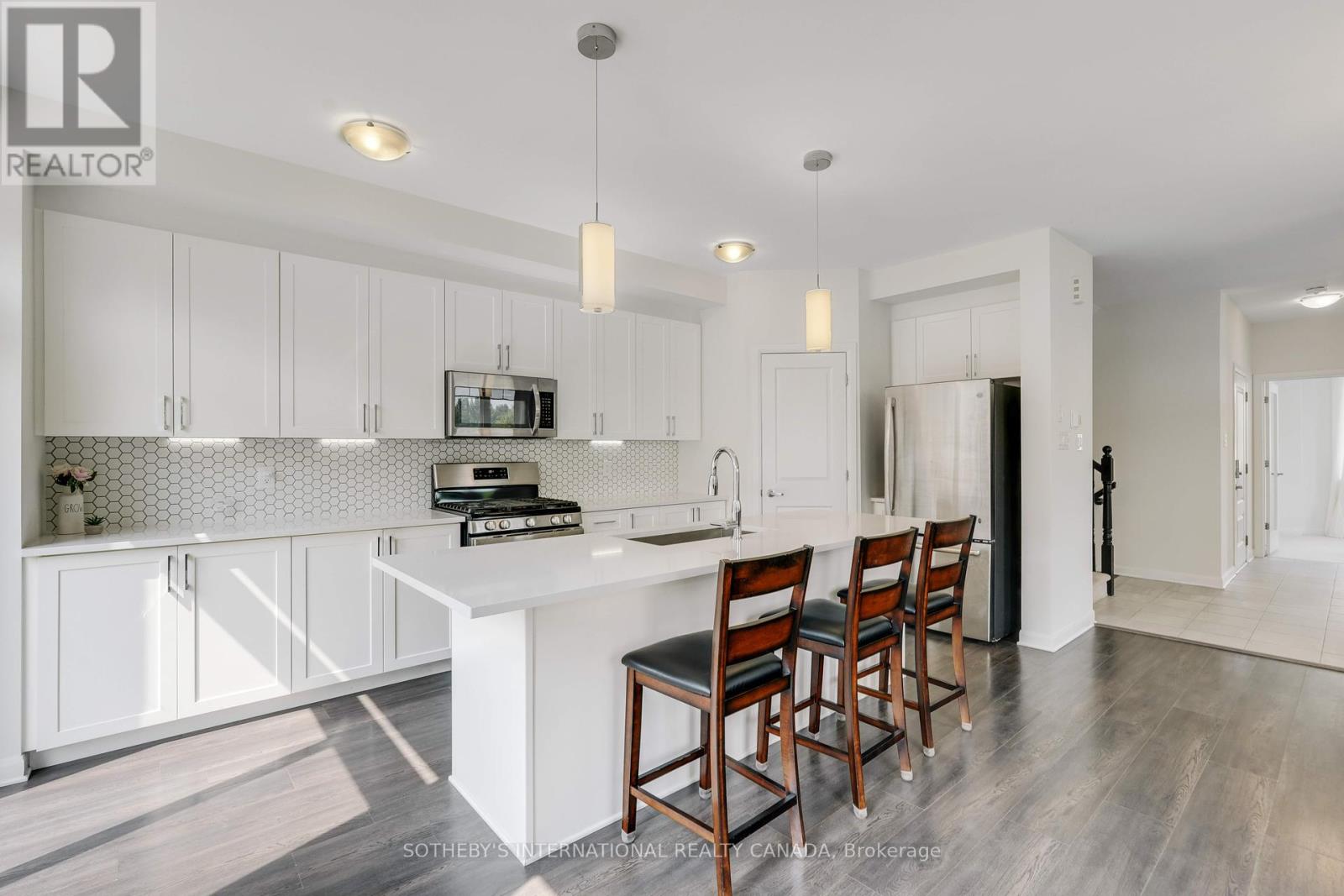 Photo 11 of 930 Serrano Street, Ottawa ON