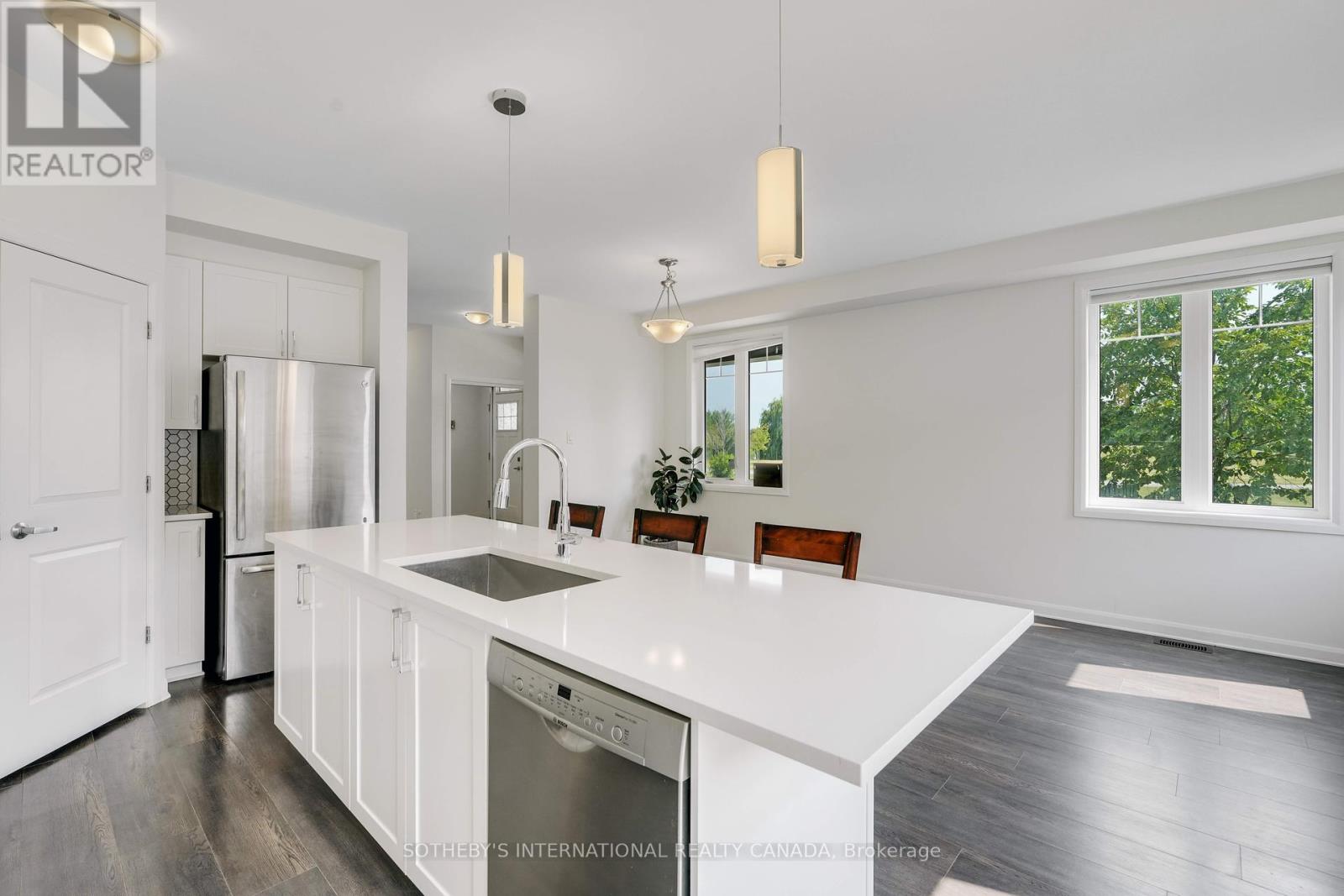Photo 13 of 930 Serrano Street, Ottawa ON