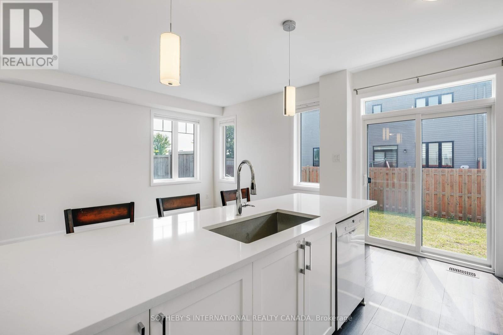Photo 15 of 930 Serrano Street, Ottawa ON