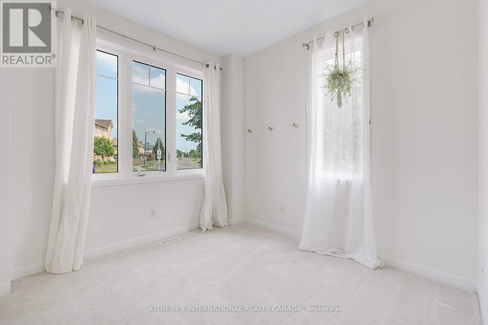 Photo 16 of 930 Serrano Street, Ottawa ON